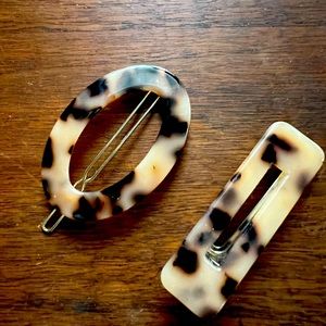 Tortoiseshell resin hair clips